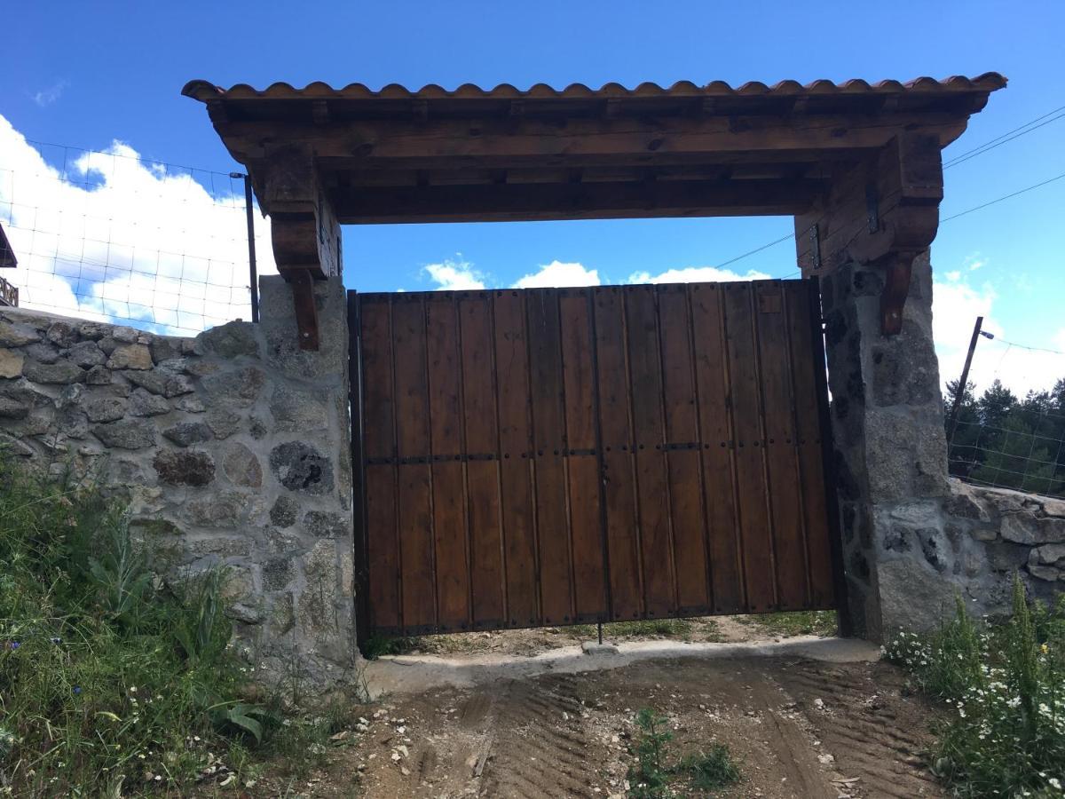 Cara norte de Gredos Hoyos del Espino Exterior foto