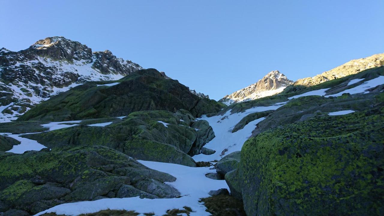 Cara norte de Gredos Hoyos del Espino Exterior foto